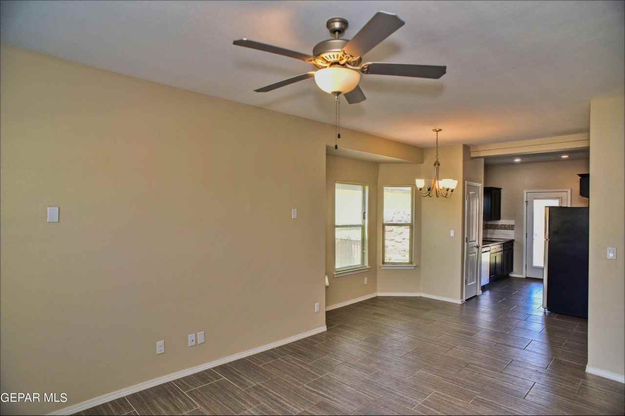 452 Isaias Ave - Photo 7 of 39