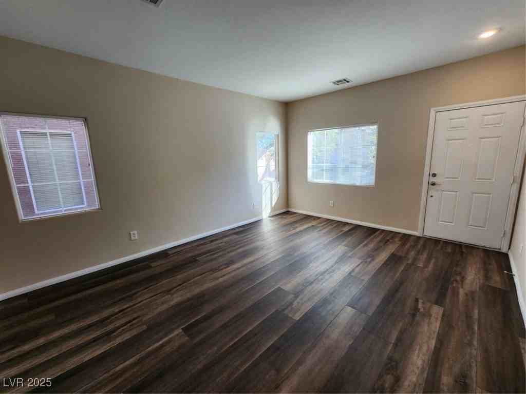 9409 Crimson Sky St - Photo 4 of 46