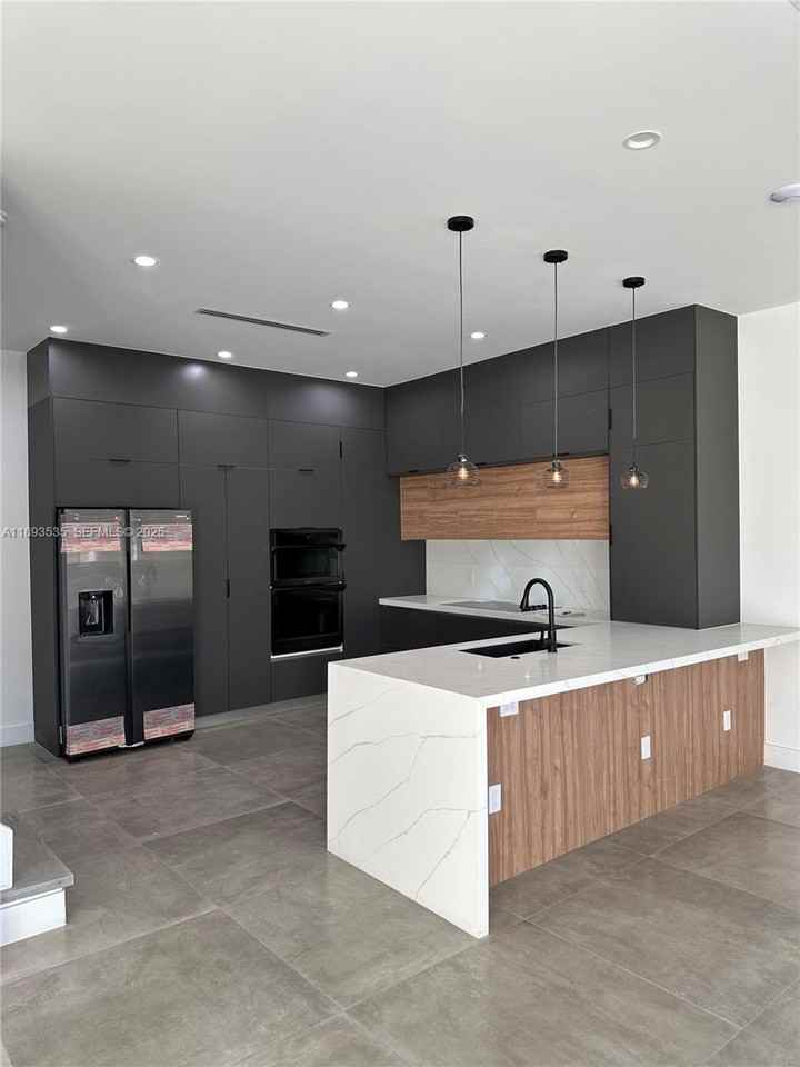 Sw 32nd Ave - Photo 3 of 8