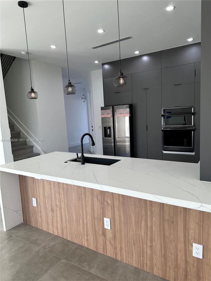 Sw 32nd Ave - Photo 4 of 8