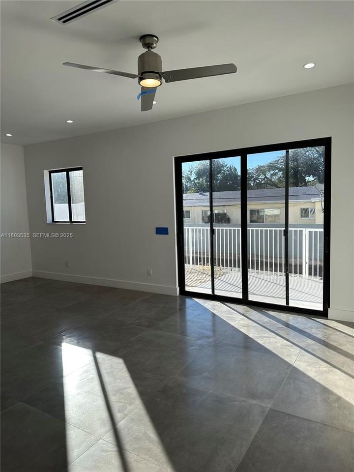 Sw 32nd Ave - Photo 5 of 8