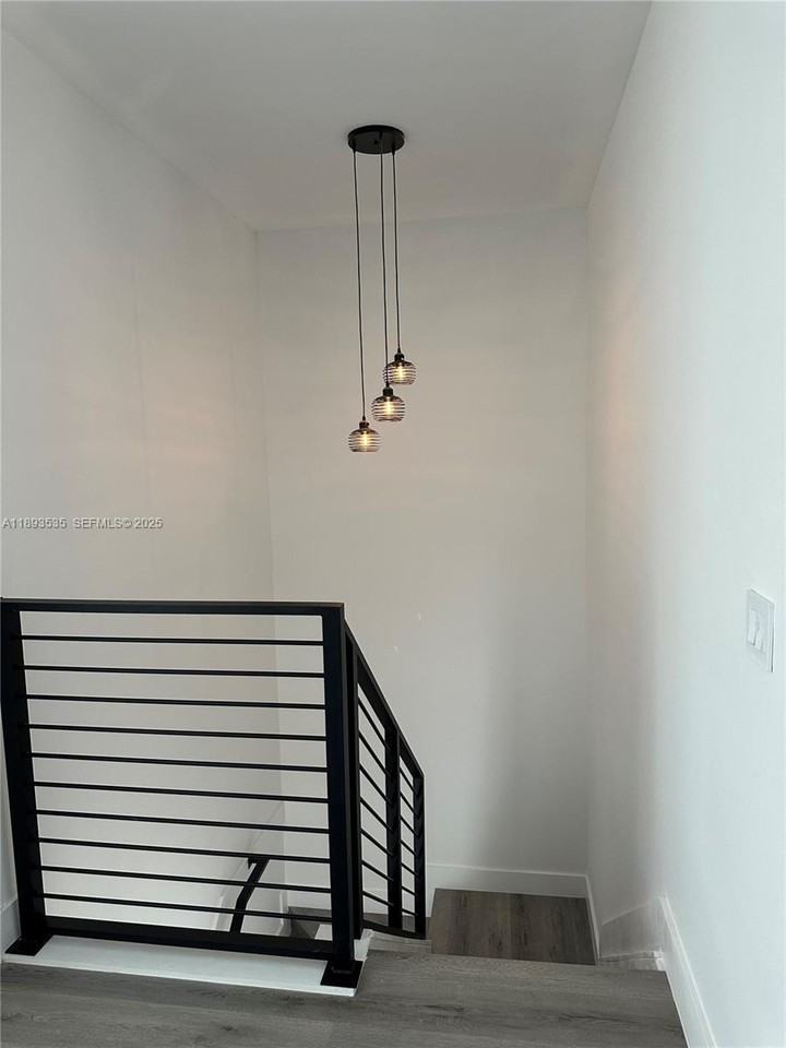 Sw 32nd Ave - Photo 7 of 8