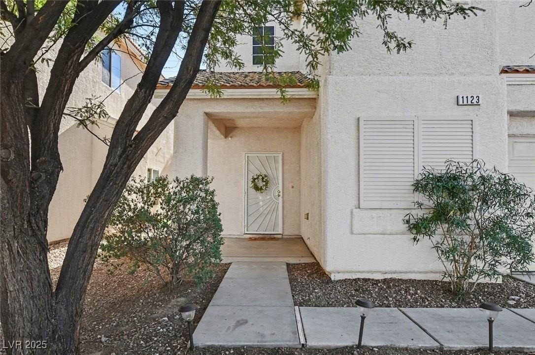 1123 Aldenwood Ave - Photo 4 of 47