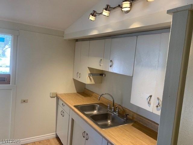 5609 Evergreen Ave - Photo 7 of 23