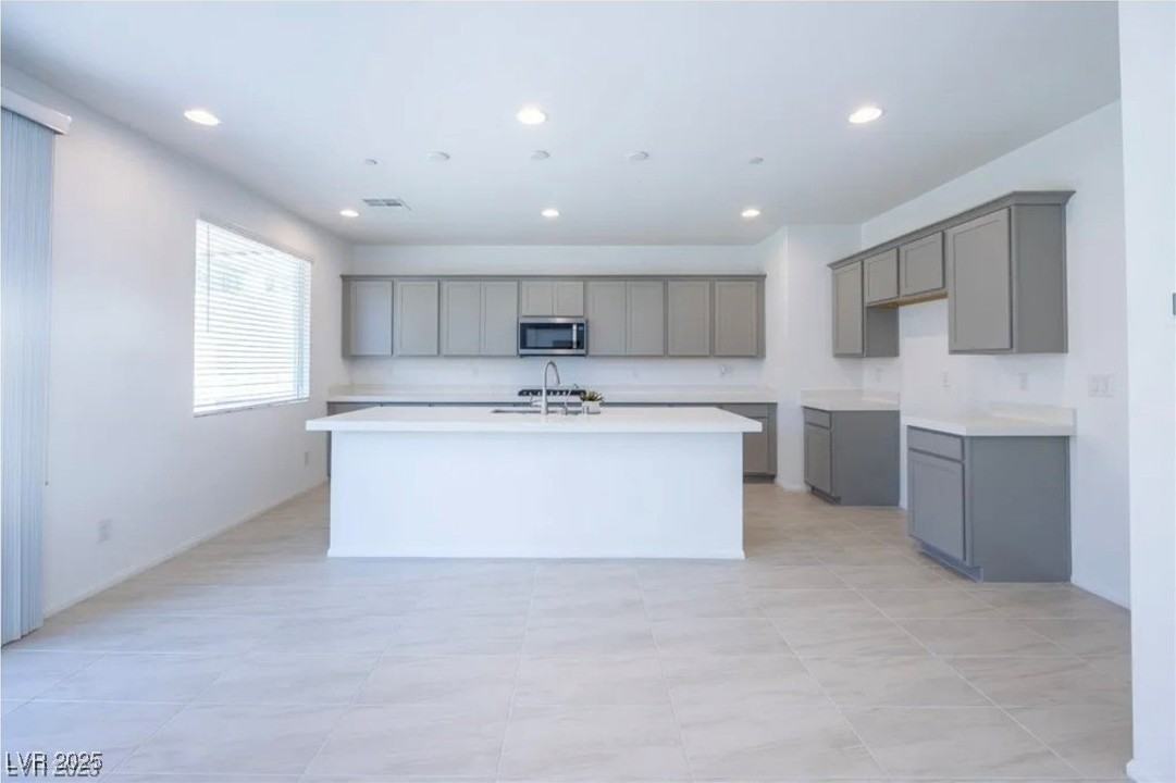 10407 Sadie Blake Ave - Photo 4 of 25