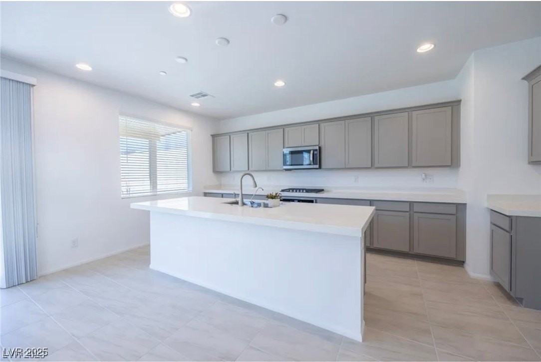 10407 Sadie Blake Ave - Photo 7 of 25