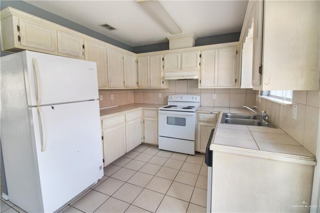 2405 Redbud Ave #B - Photo 5 of 13