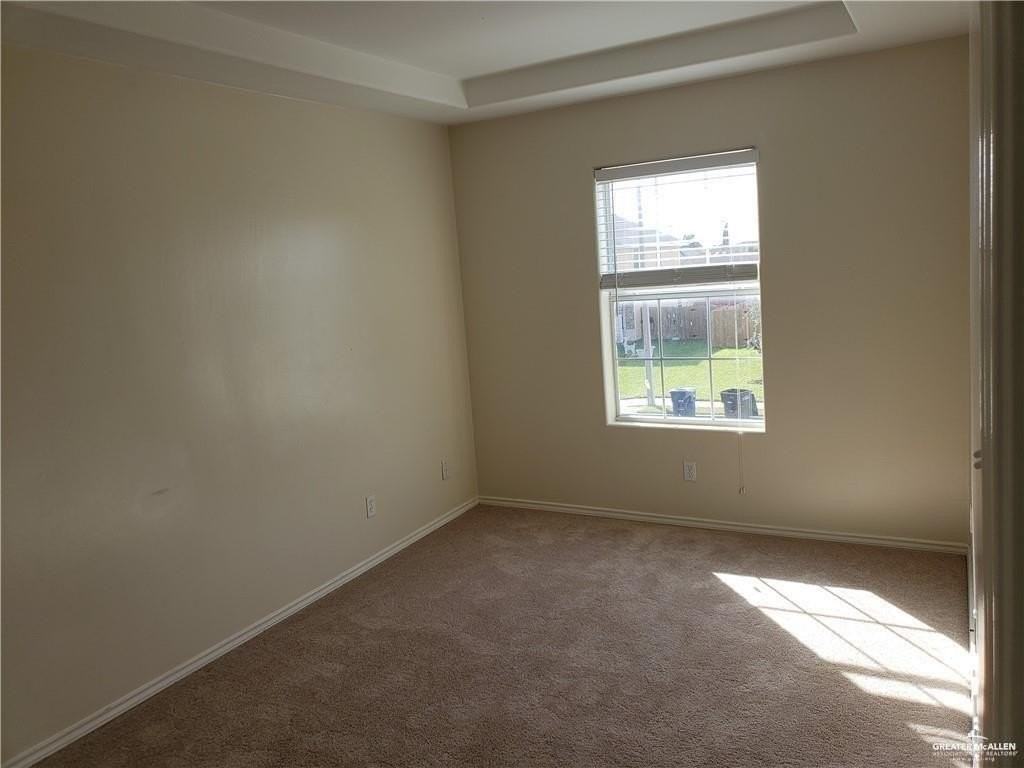 4416 Thunderbird Ave - Photo 6 of 8