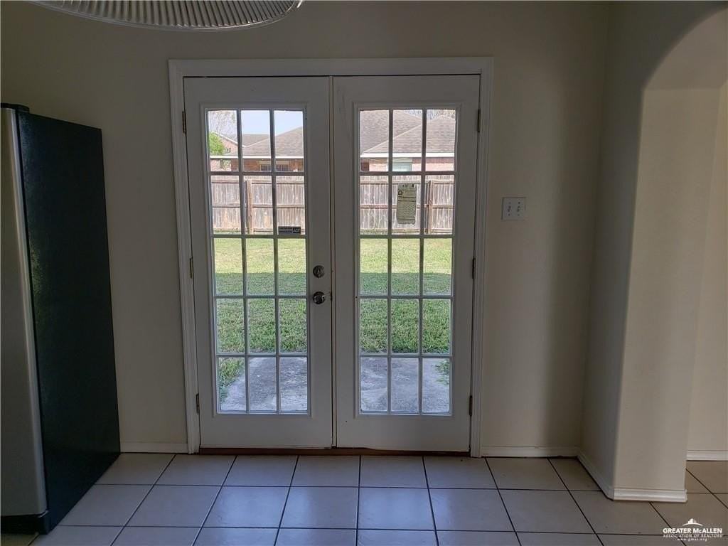 4416 Thunderbird Ave - Photo 7 of 8