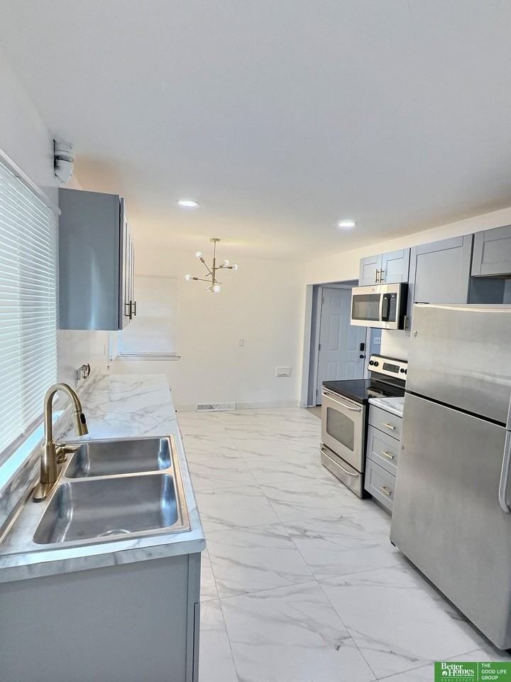 5119 Pratt St - Photo 7 of 17