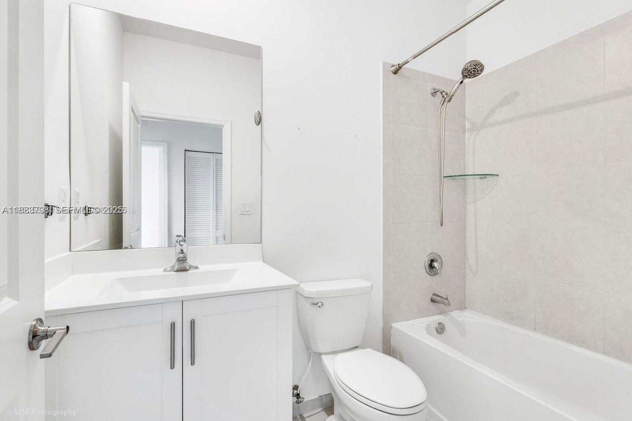 21071 Ne 8th Ave - Photo 4 of 7