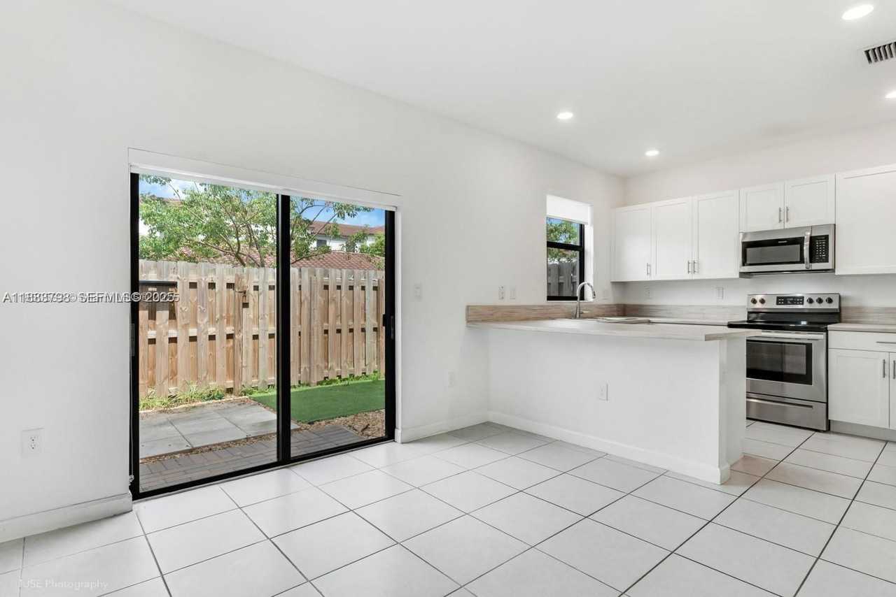 21071 Ne 8th Ave - Photo 7 of 7