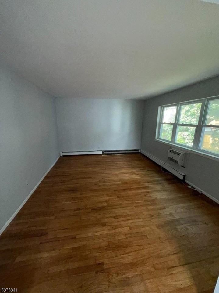 224 Clinton St - Photo 7 of 9