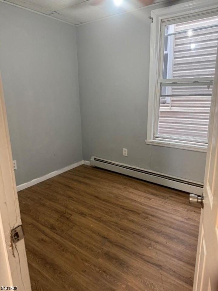 85 Holsman St - Photo 2 of 5