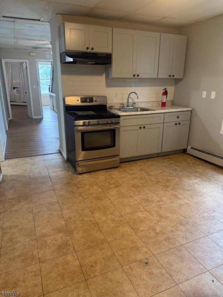 85 Holsman St - Photo 3 of 5