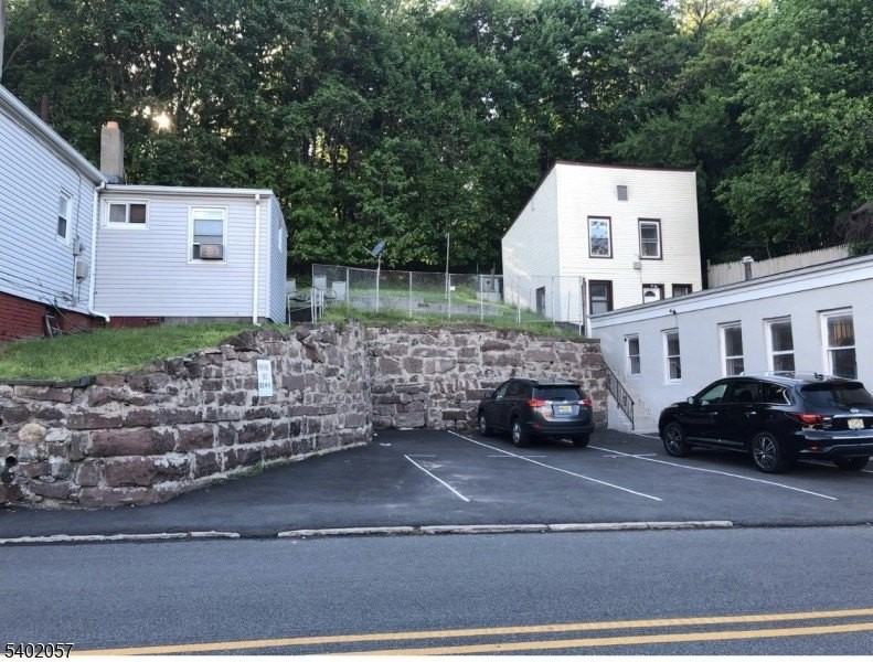 122 N 8th St - Photo 2 of 3