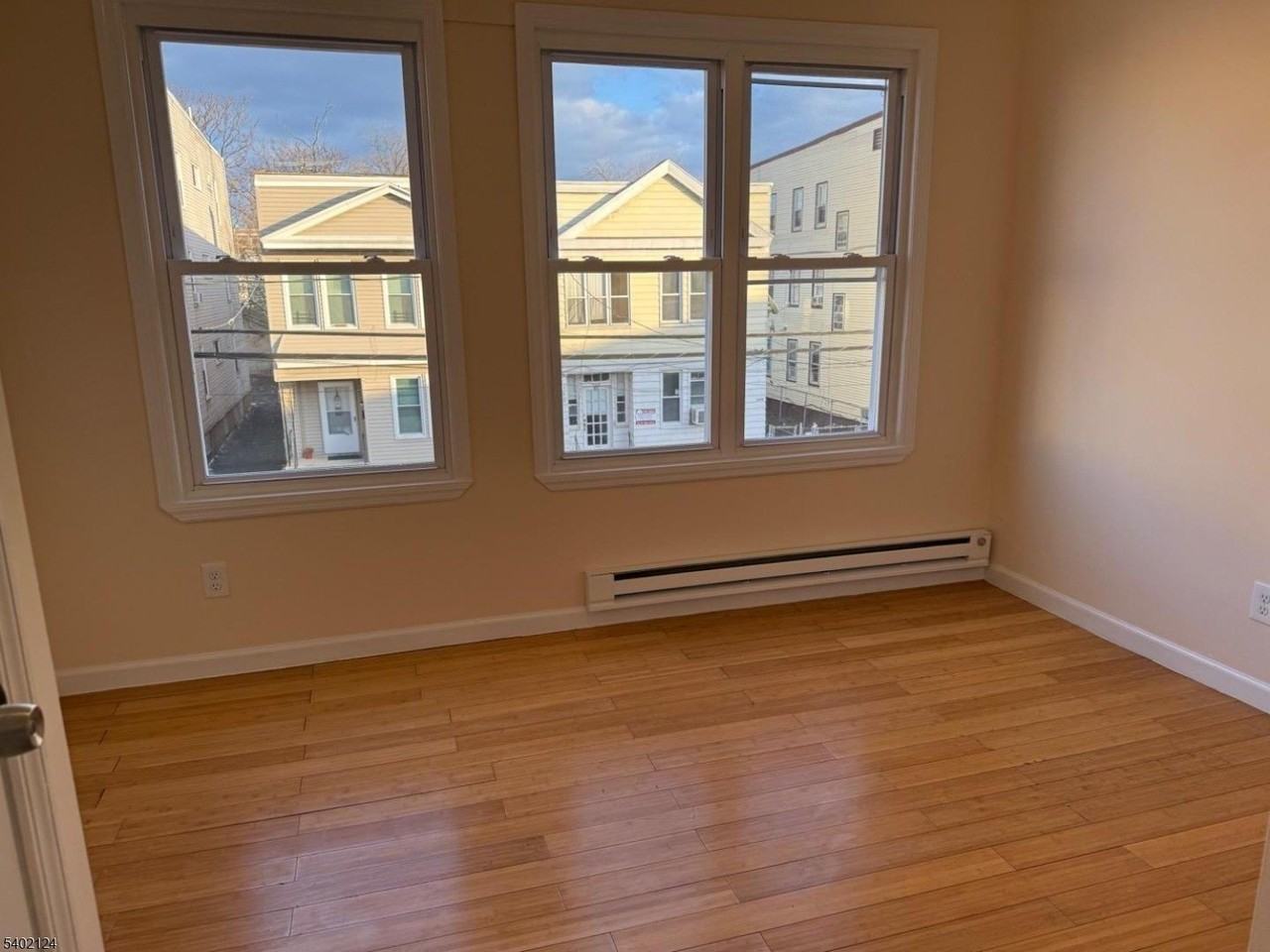 179 22nd St #4 - Photo 4 of 15