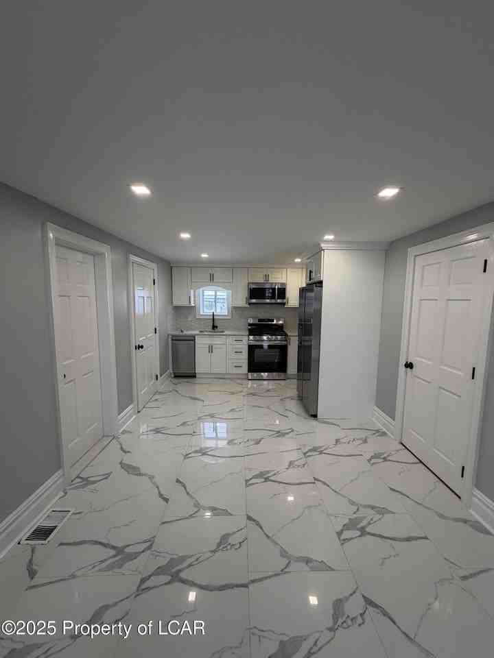 1144 Academy St - Photo 3 of 10