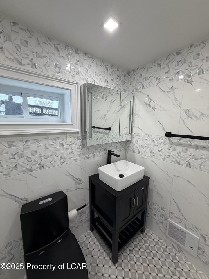 1144 Academy St - Photo 5 of 10