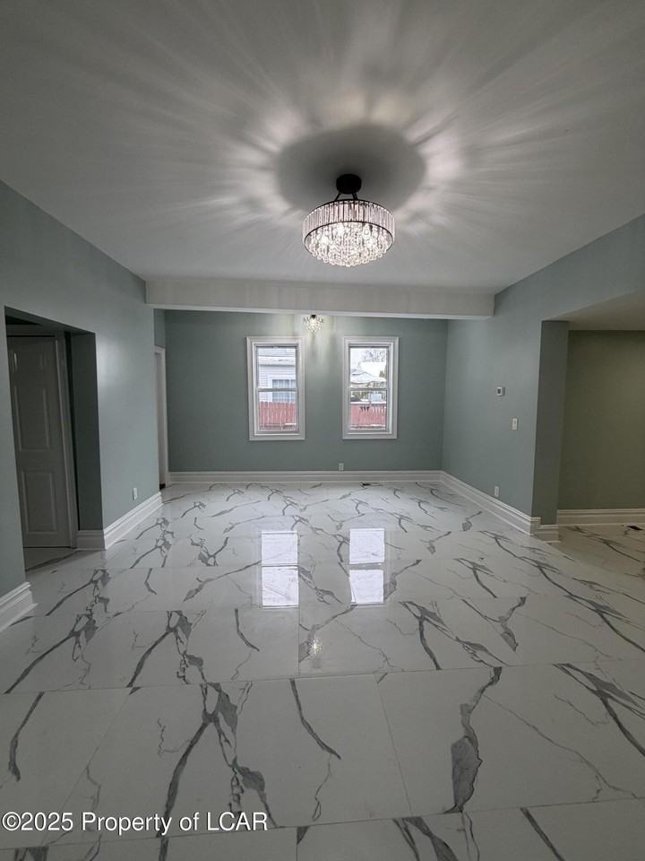 1144 Academy St - Photo 7 of 10