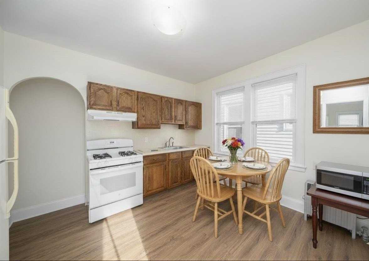 18 E 51st St #3 - Photo 6 of 12