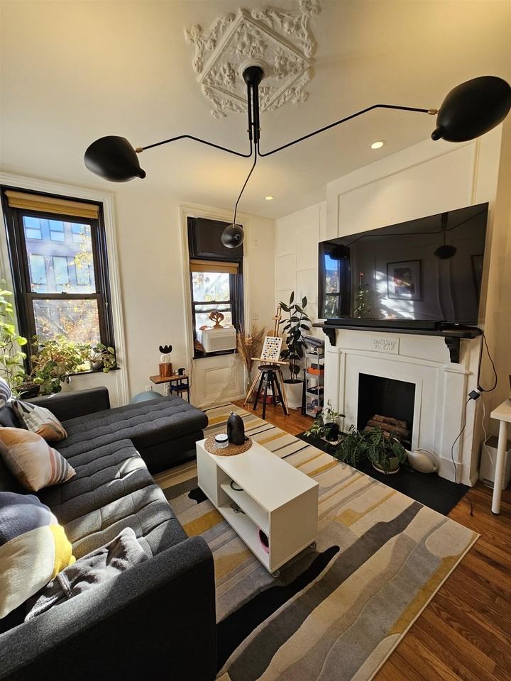 372 2nd St #3L - Photo 2 of 9