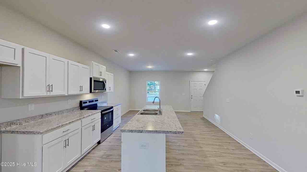 460 Maides Ave - Photo 4 of 25