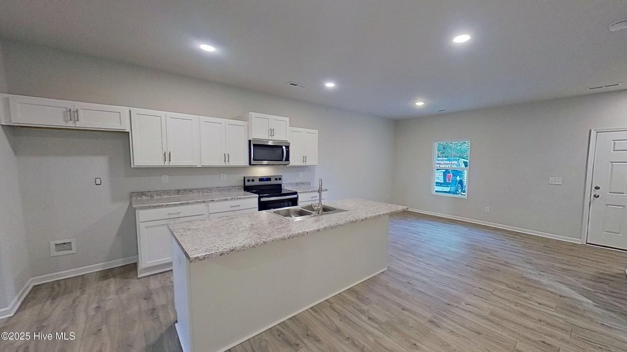 460 Maides Ave - Photo 5 of 25