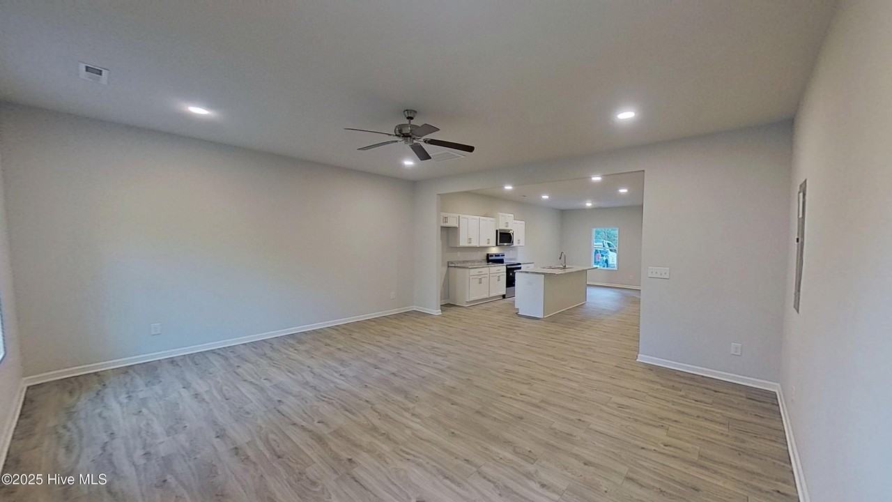 464 Maides Ave - Photo 2 of 24