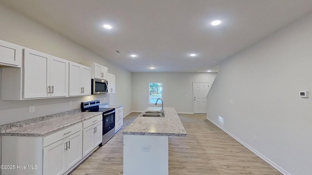 464 Maides Ave - Photo 4 of 24