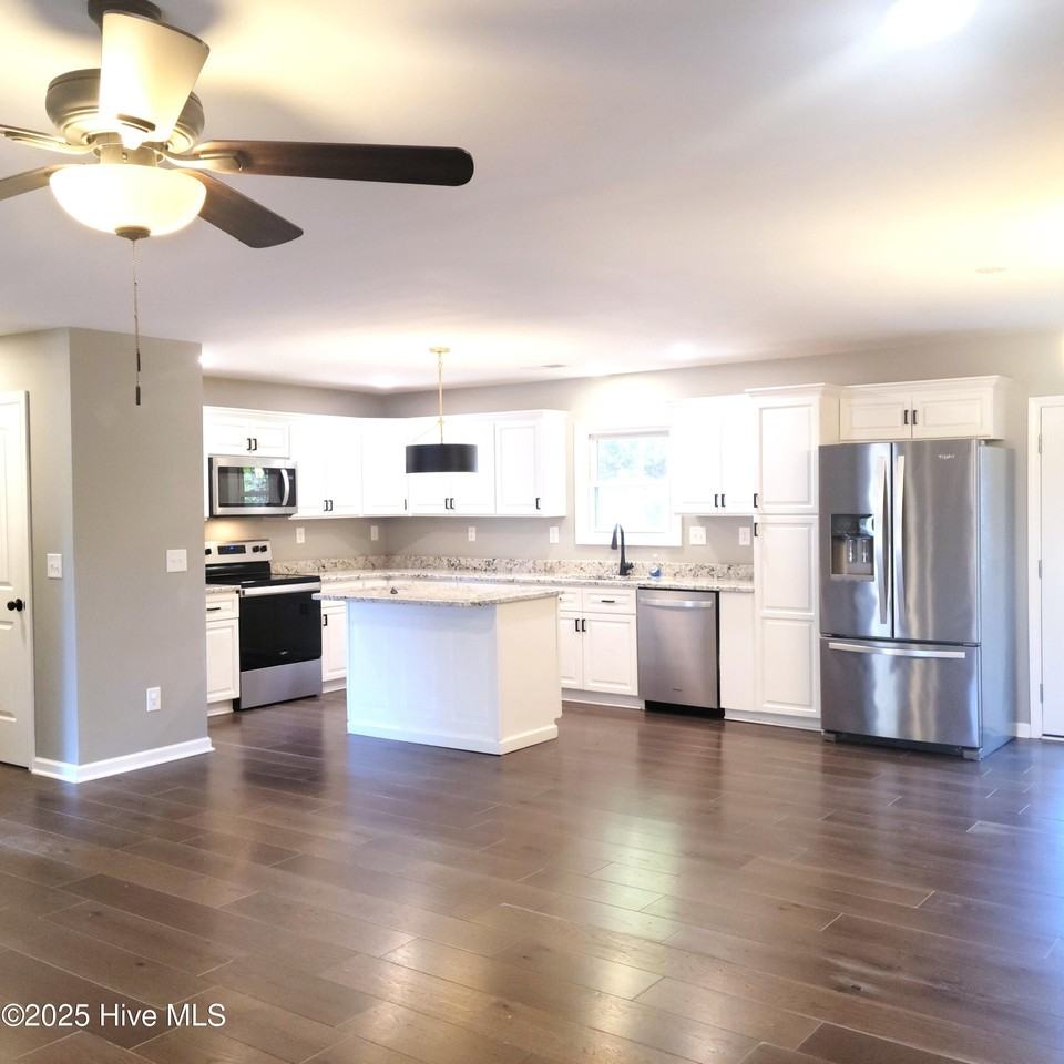 1604 Crest Dr - Photo 3 of 50