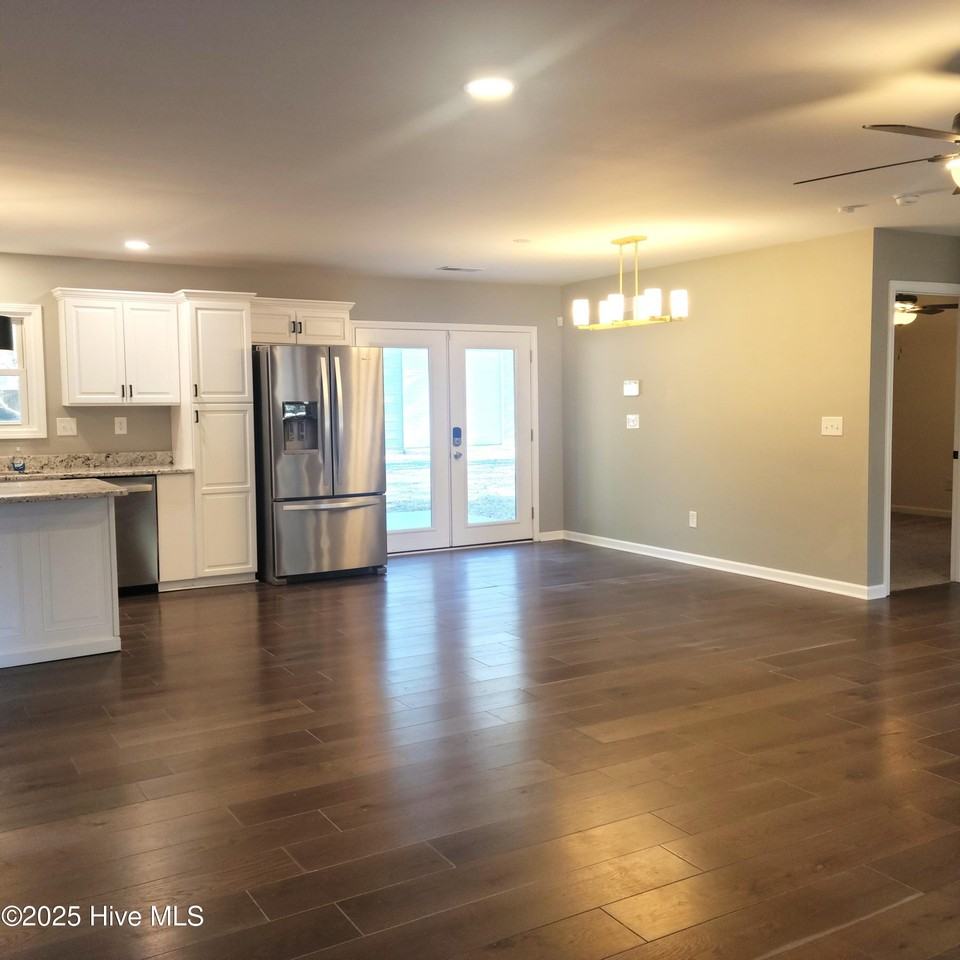 1604 Crest Dr - Photo 4 of 50