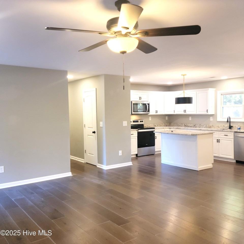 1604 Crest Dr - Photo 6 of 50