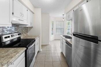 1949 Rolling Ridge Dr - Photo 5 of 14