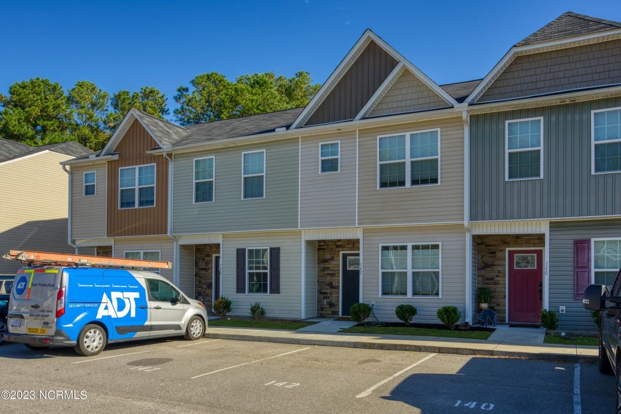 142 Beacon Woods Dr - Photo 2 of 30