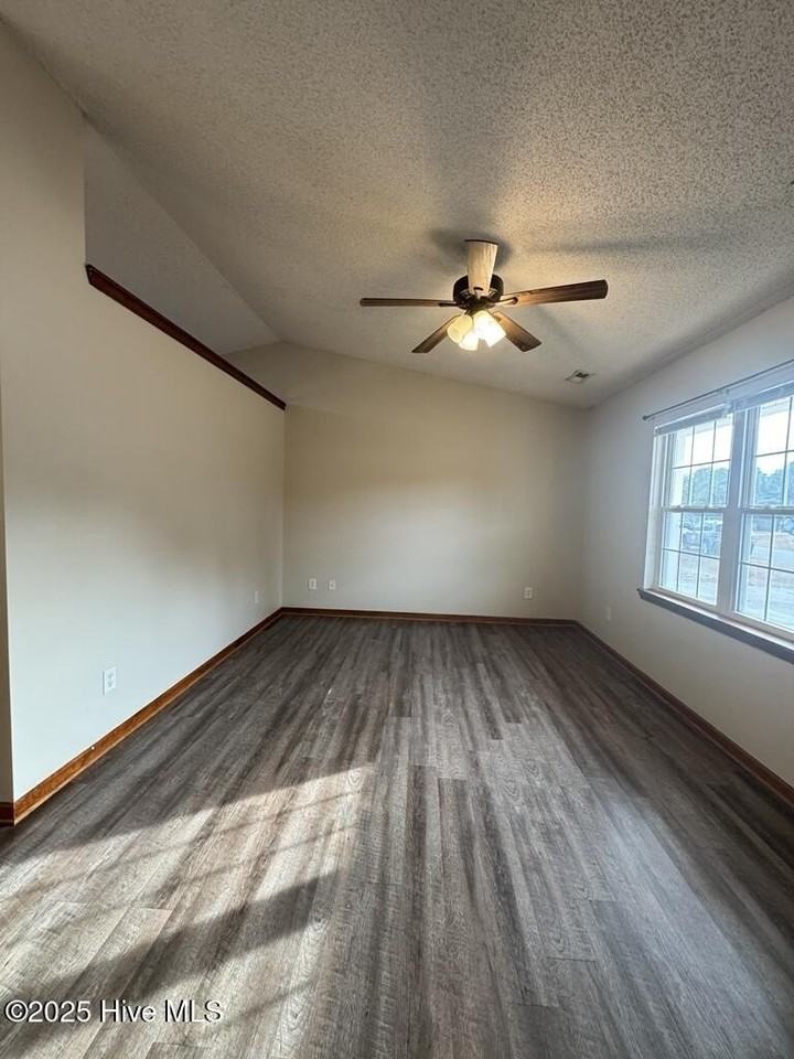 101 May Ct - Photo 3 of 18