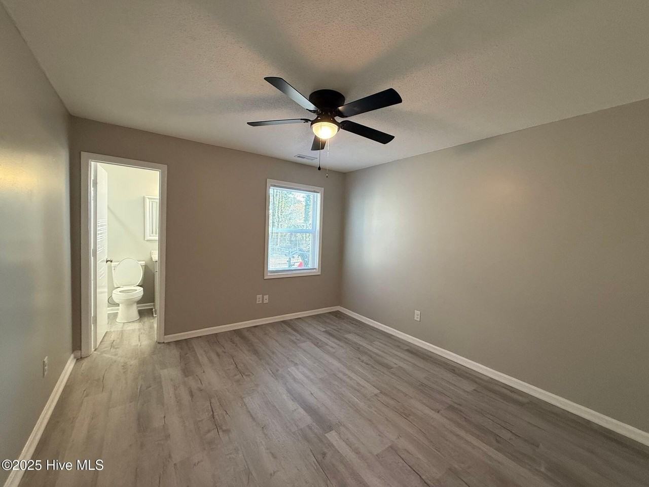 305 Cedar Creek Dr - Photo 5 of 8