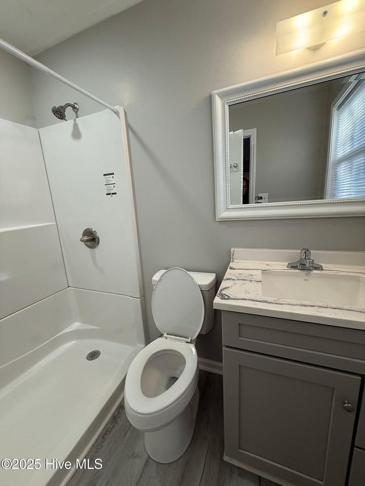 305 Cedar Creek Dr - Photo 6 of 8