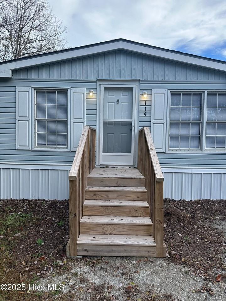 114 Deer Rd - Photo 2 of 23