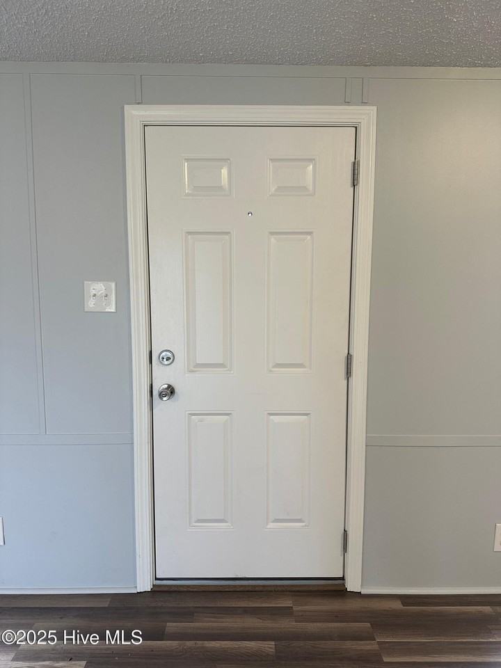 114 Deer Rd - Photo 3 of 23