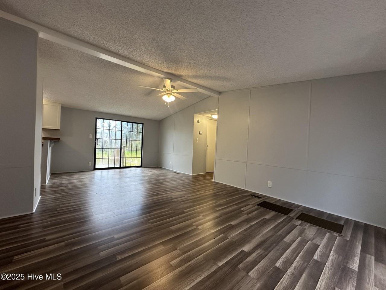 114 Deer Rd - Photo 4 of 23