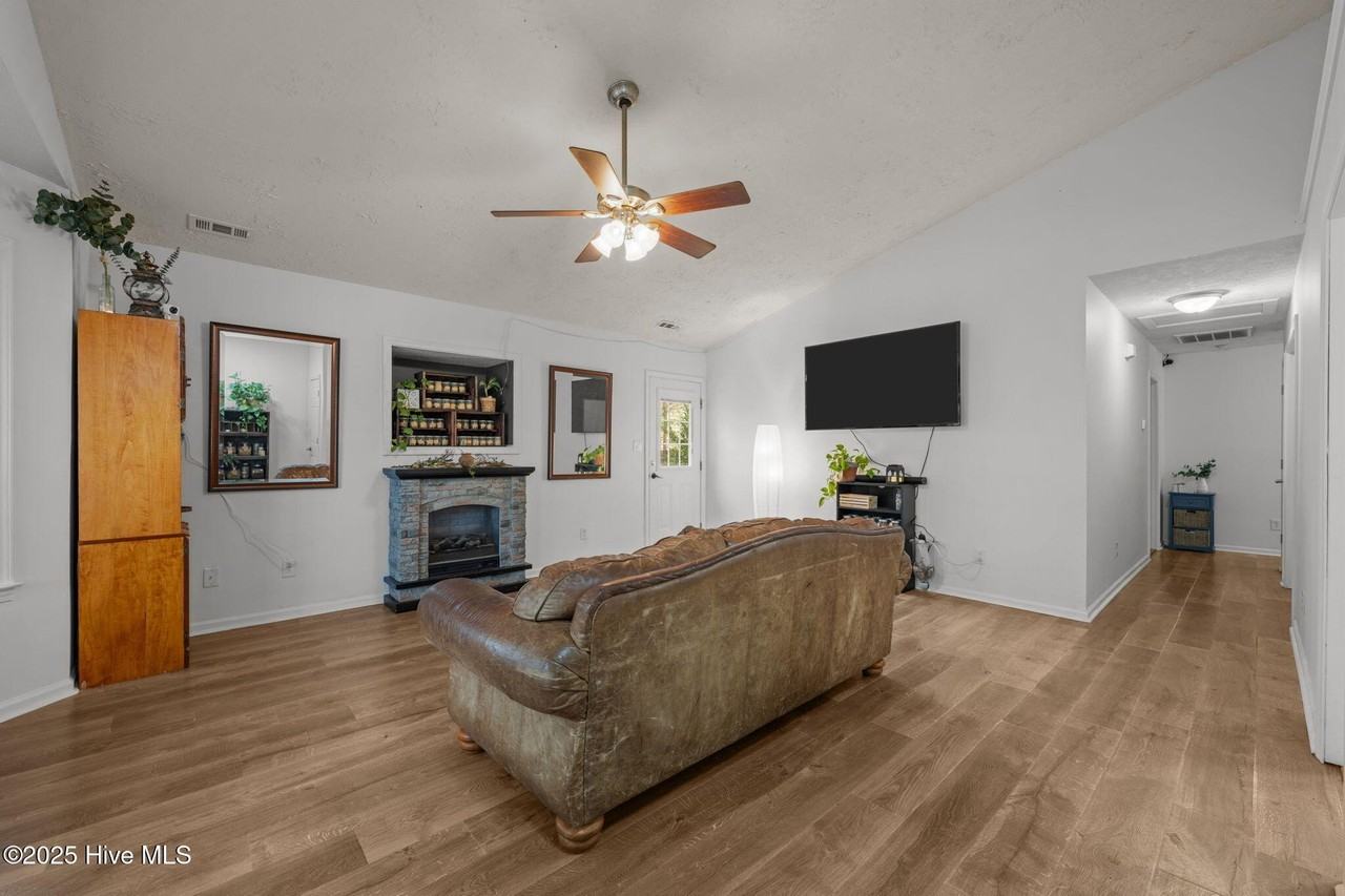 217 Attmore Dr - Photo 4 of 23