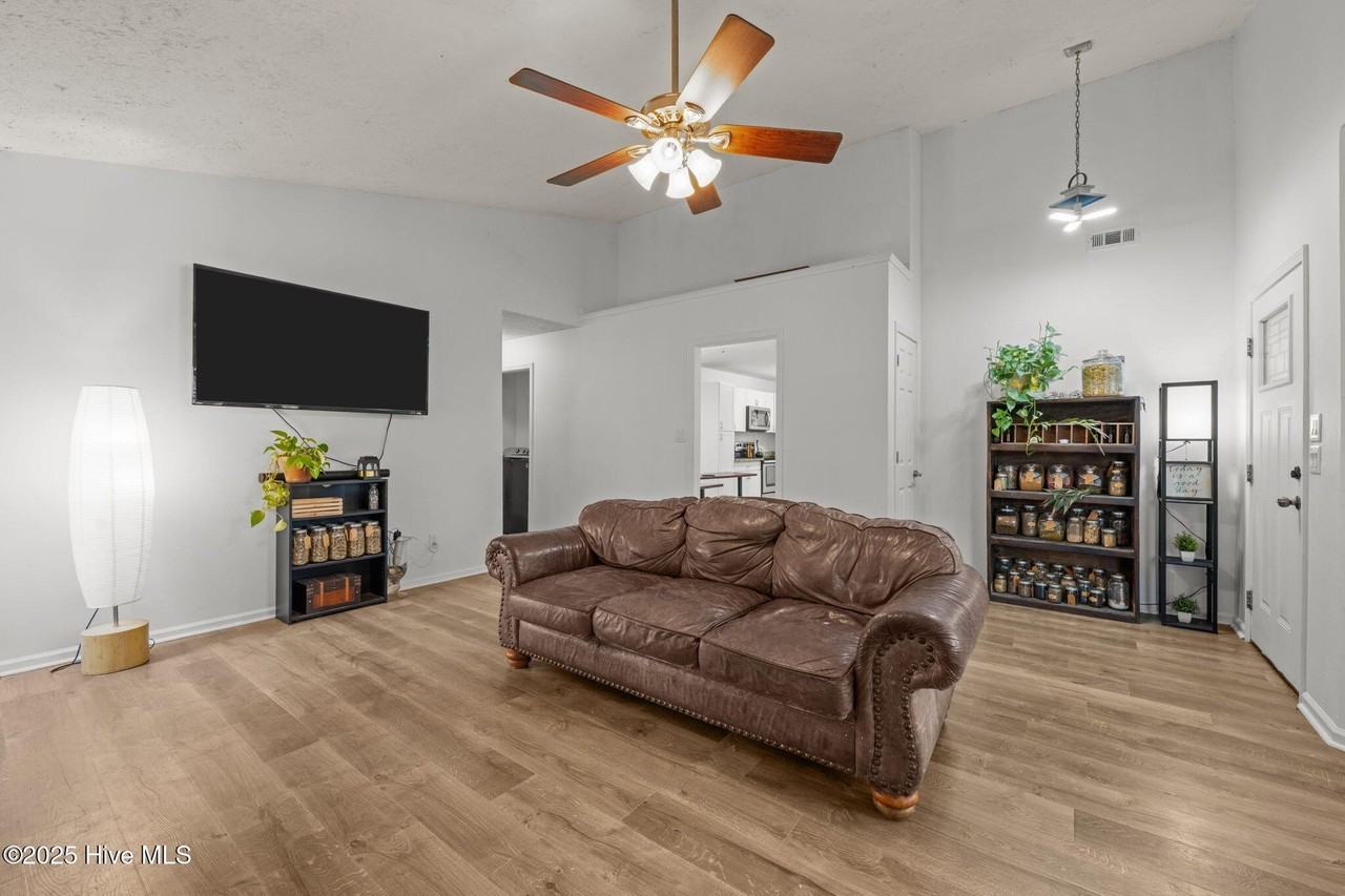 217 Attmore Dr - Photo 5 of 23