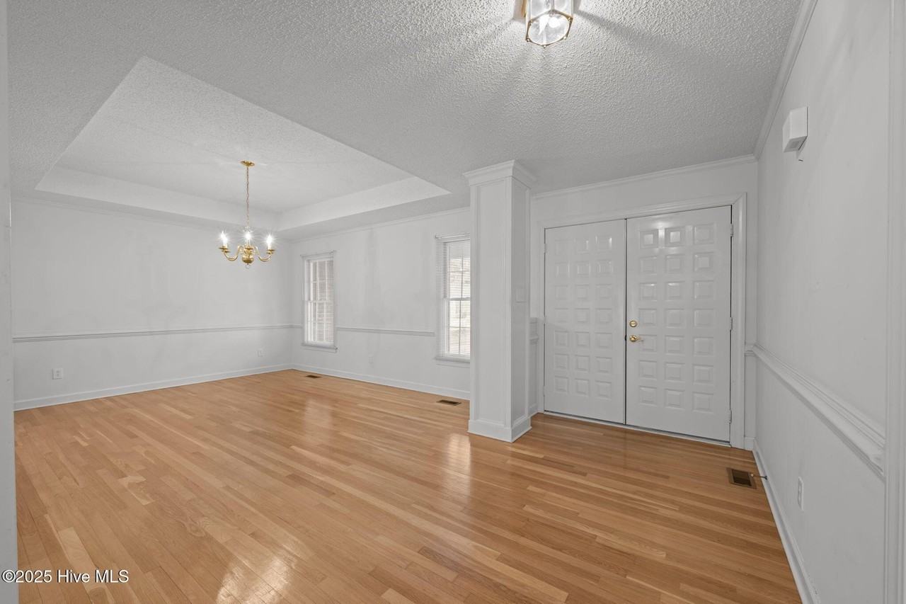 122 Saint Andrews Cir - Photo 3 of 35