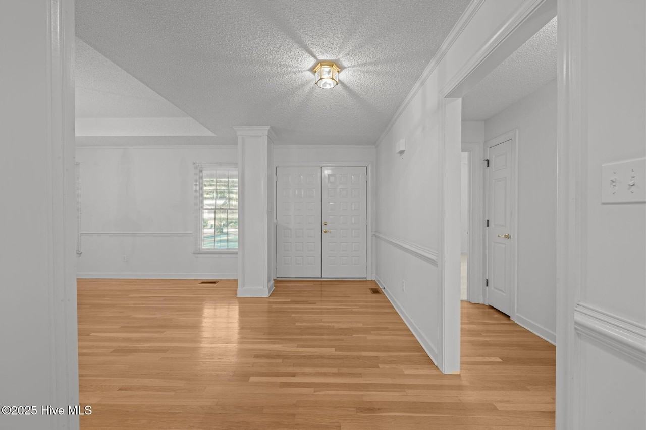 122 Saint Andrews Cir - Photo 4 of 35