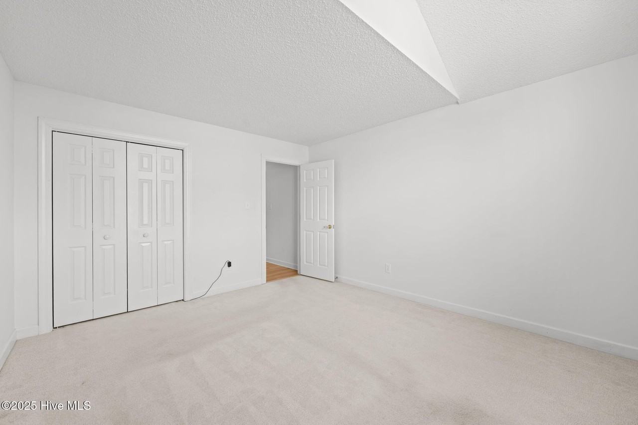 122 Saint Andrews Cir - Photo 5 of 35