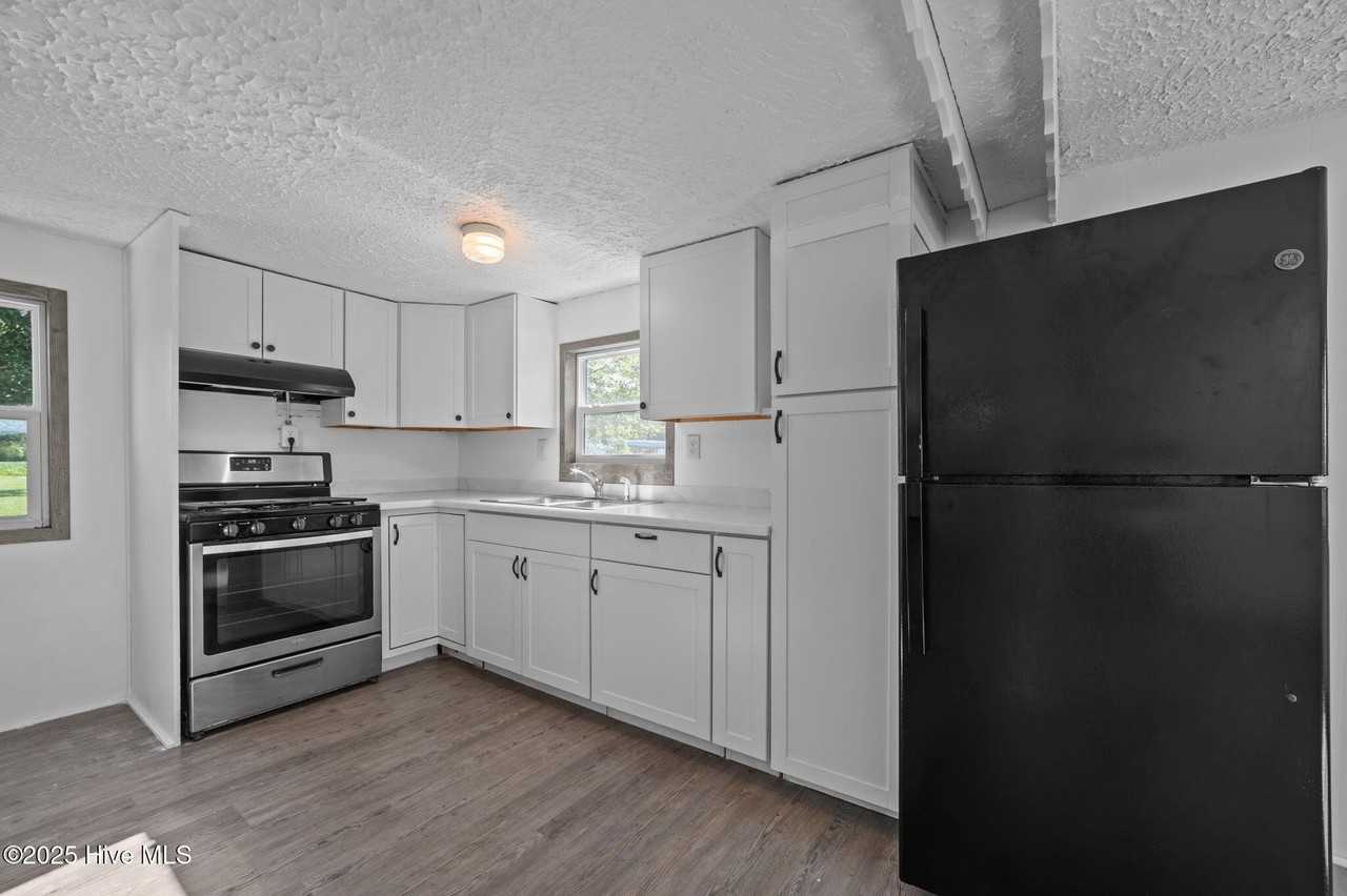 1865 Haddock Rd - Photo 2 of 33