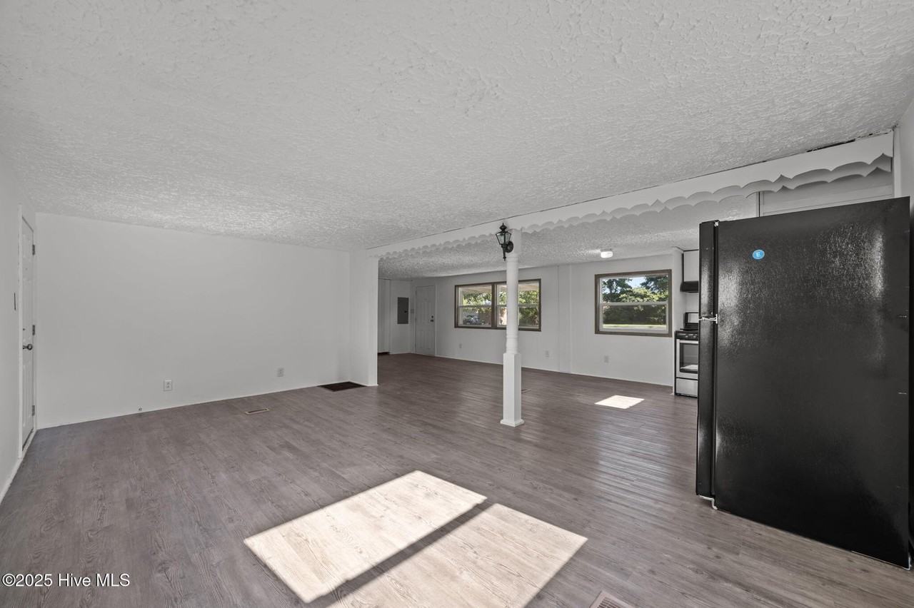 1865 Haddock Rd - Photo 6 of 33