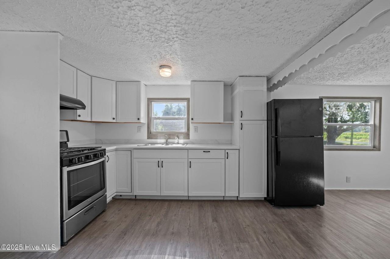 1865 Haddock Rd - Photo 7 of 33