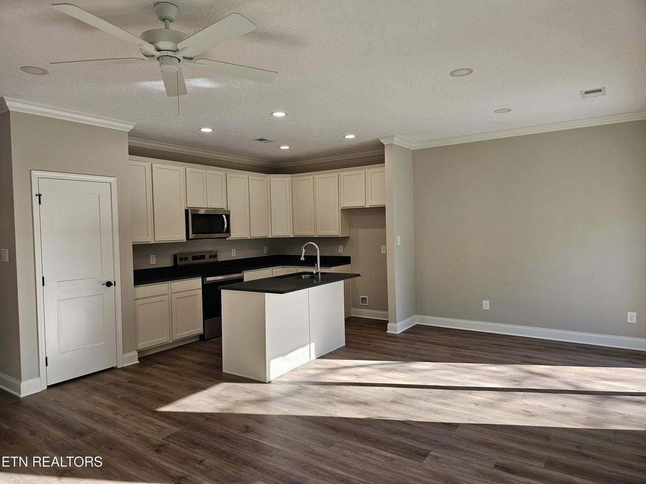 6631 6631 Johnbo Way - Photo 4 of 21